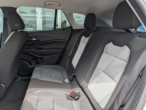 Used 2026 Chevrolet Trax LS w/ LS Convenience Package FWD image 9