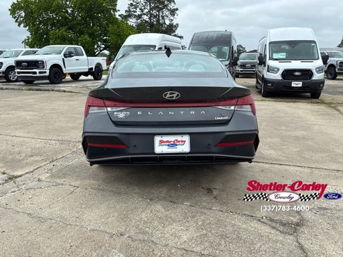 Used 2024 Hyundai Elantra Limited FWD image 11