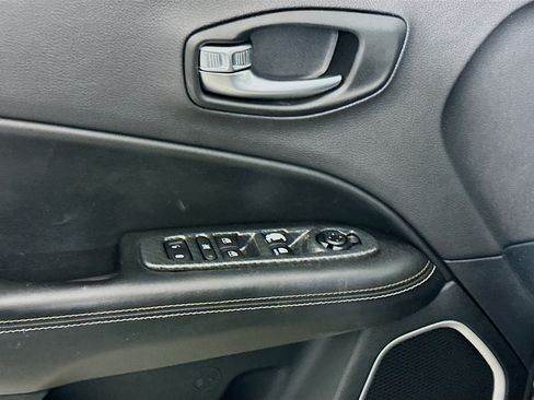 Used 2018 Jeep Compass Latitude image 15