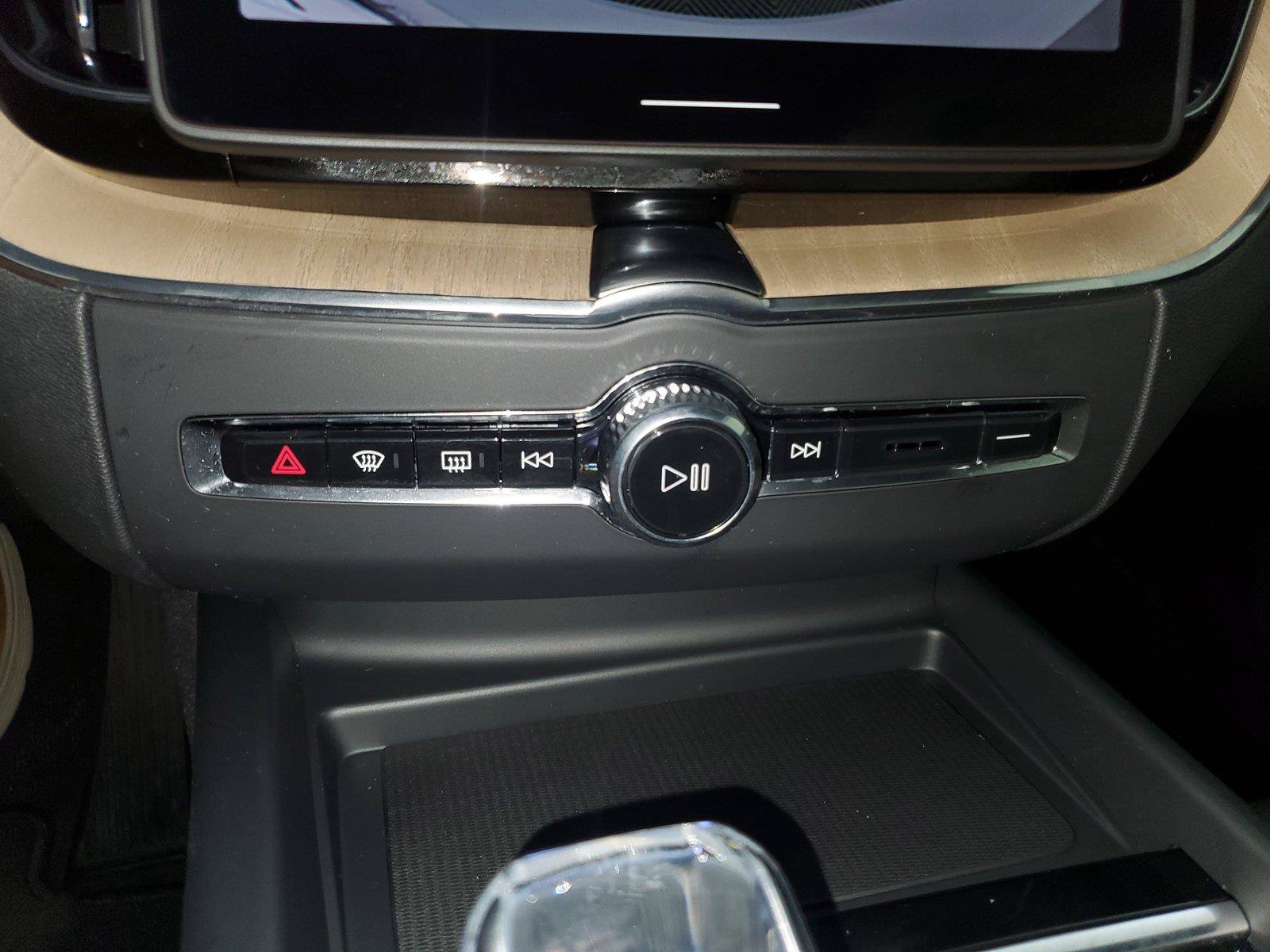 Certified 2026 Volvo XC60 B5 Core AWD/4WD image 31
