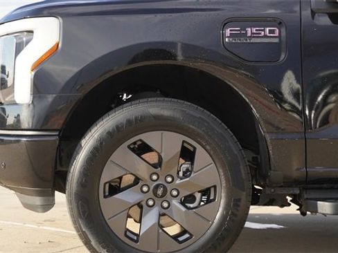 Used 2023 Ford F150 Lightning Lariat image 5