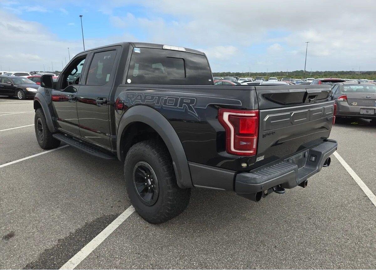Used 2018 Ford F150 Raptor w/ Equipment Group 802A Luxury AWD/4WD image 3