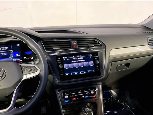 Used 2022 Volkswagen Tiguan SE w/ Panoramic Sunroof Package image 7