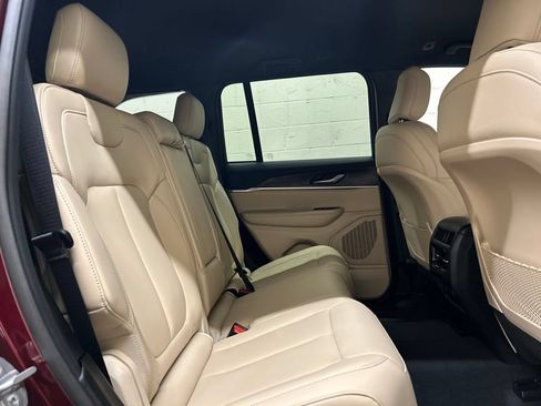 Used 2025 Jeep Grand Cherokee Limited AWD/4WD image 9