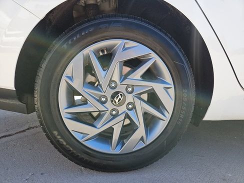Used 2024 Hyundai Elantra SEL FWD image 10
