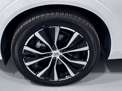 Certified 2025 Volvo XC60 B5 Plus image 32