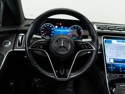 Used 2022 Mercedes-Benz S 500 4MATIC w/ AMG Line Package image 16