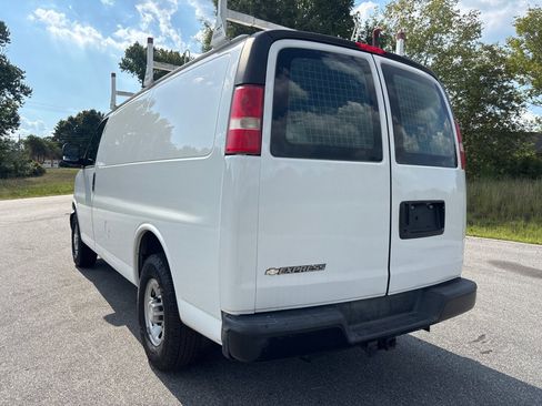 Used 2016 Chevrolet Express 2500 RWD image 3