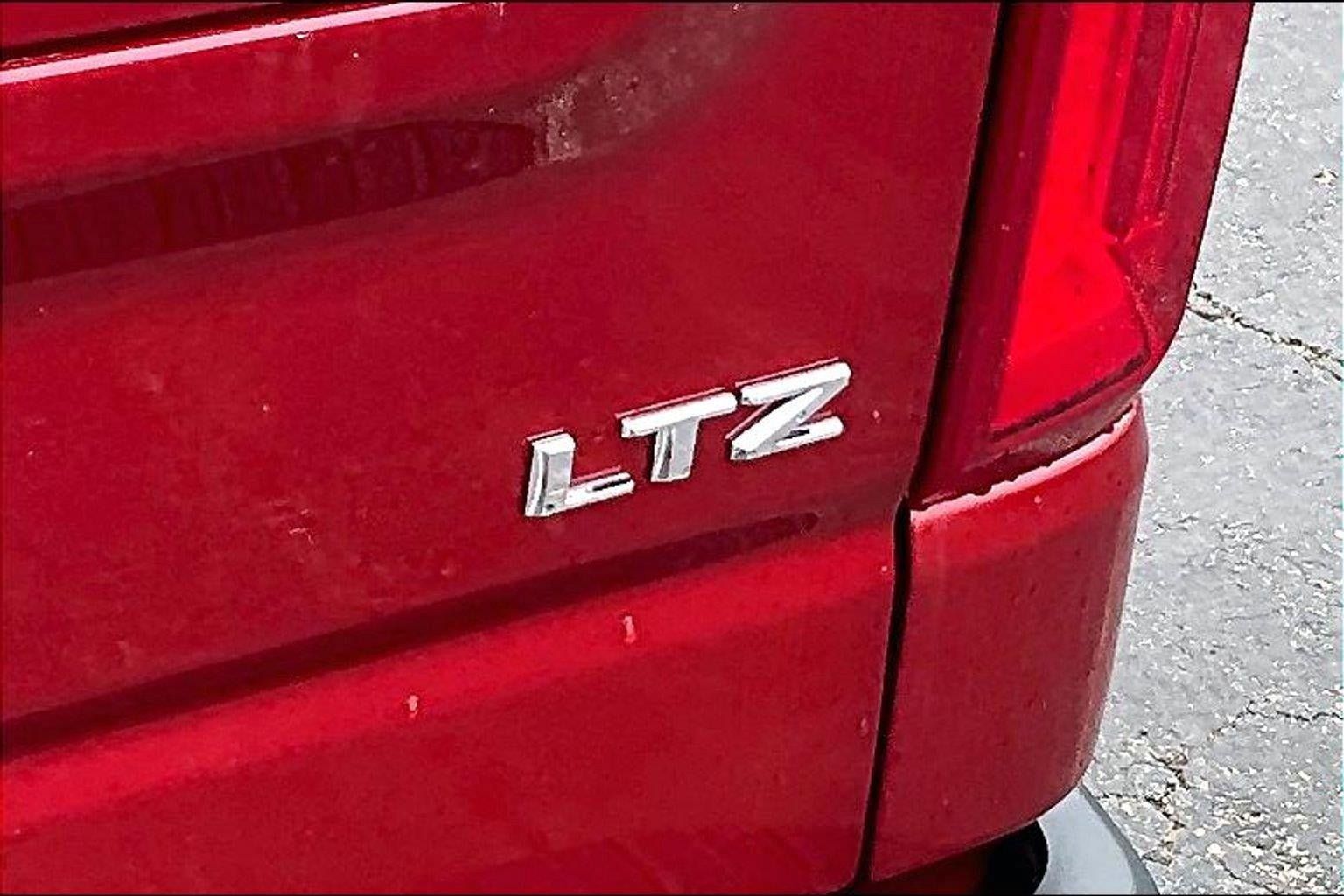 Used 2025 Chevrolet Silverado 1500 LTZ w/ LTZ Premium Package AWD/4WD image 8