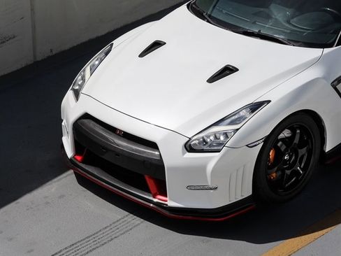 Used 2013 Nissan GT-R Premium image 10