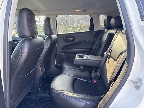 Used 2020 Jeep Compass Latitude AWD/4WD image 32
