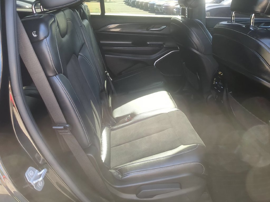 Used 2022 Jeep Grand Cherokee L Laredo AWD/4WD image 30