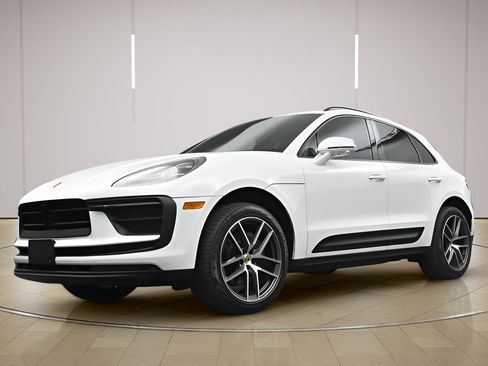 Used 2023 Porsche Macan AWD/4WD image 29
