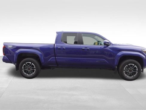 Used 2025 Toyota Tacoma TRD Sport image 2