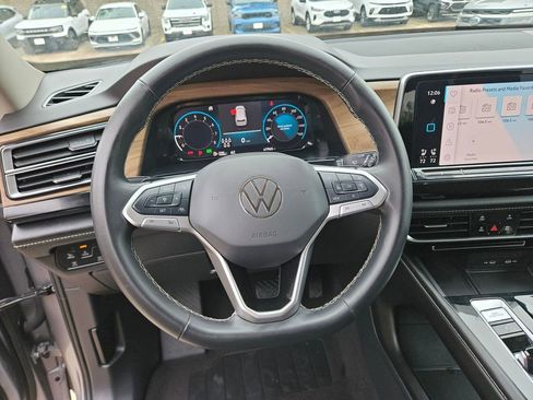 Used 2024 Volkswagen Atlas SE FWD image 18