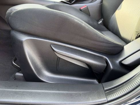 Used 2015 MAZDA MAZDA3 i Sport FWD image 17