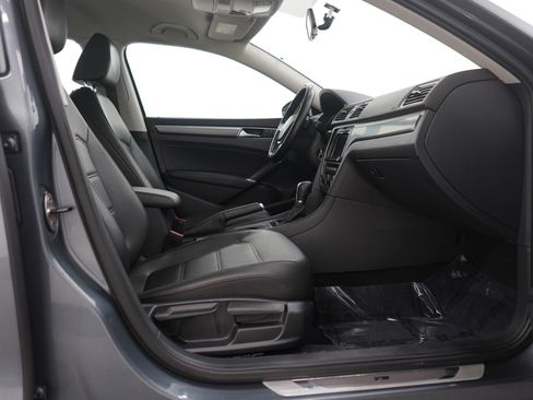 Used 2017 Volkswagen Passat 1.8T R-Line image 10