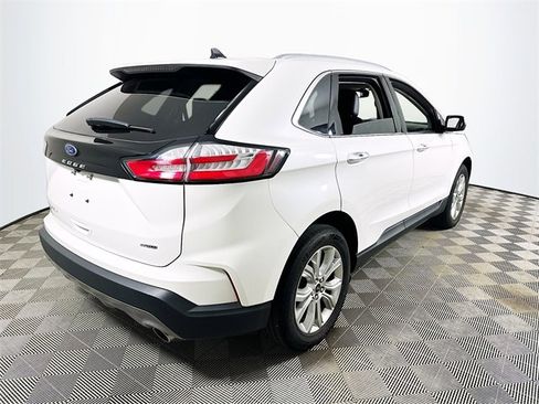 Used 2024 Ford Edge Titanium image 3