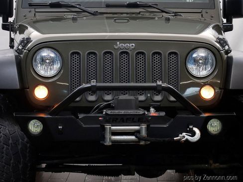 Used 2016 Jeep Wrangler Unlimited Sport w/ Connectivity Group AWD/4WD image 6