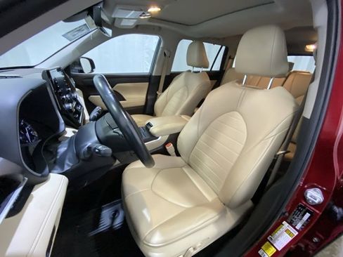 Certified 2021 Toyota Highlander XLE image 10