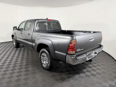 Used 2014 Toyota Tacoma w/ SR5 Package image 16