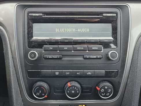 Used 2013 Volkswagen Passat 2.5 S image 13