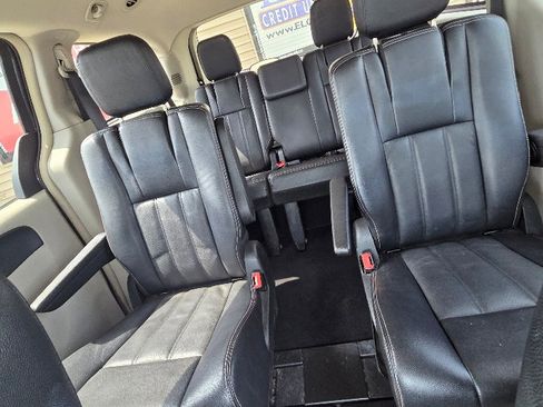 Used 2012 Chrysler Town & Country Touring w/ Entertainment Group #1 image 23