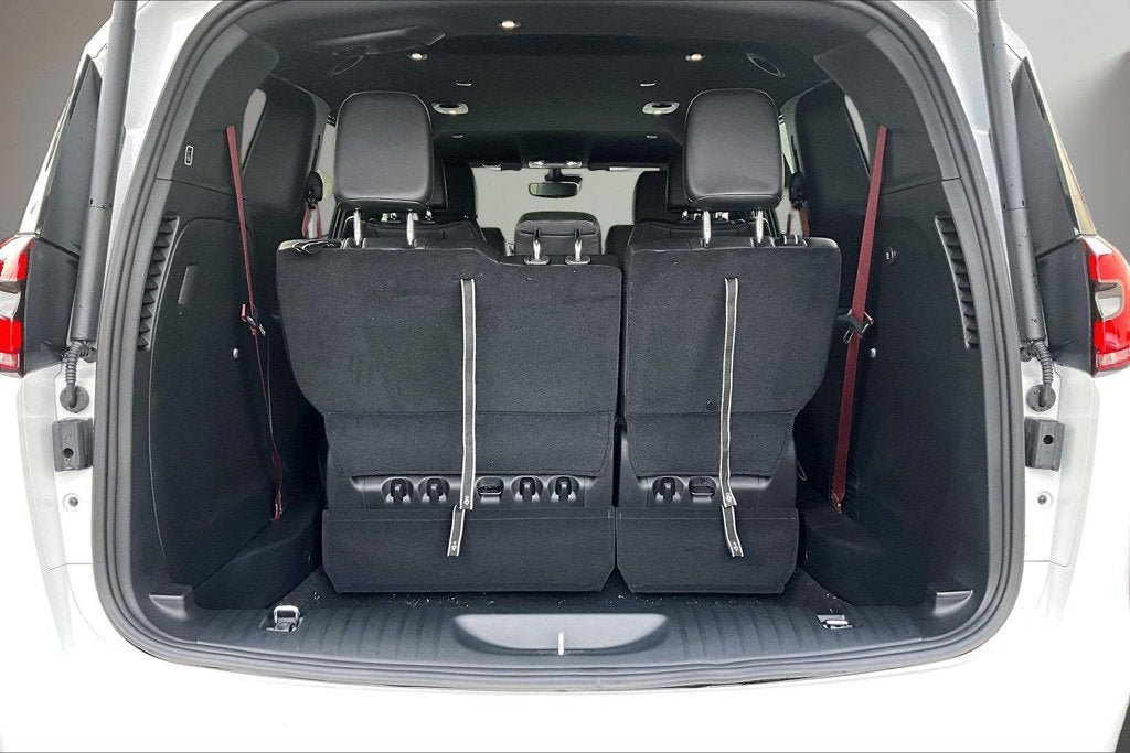 New 2027 Chrysler Pacifica Select FWD image 5