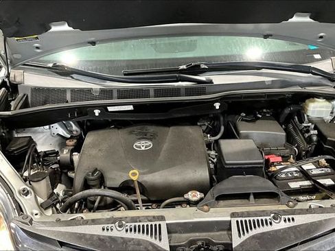 Used 2019 Toyota Sienna XLE FWD image 30