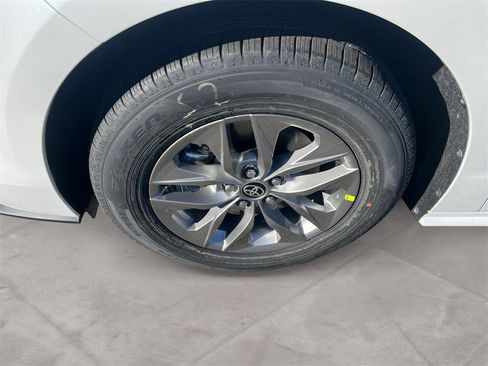 New 2026 Toyota Sienna XLE image 14