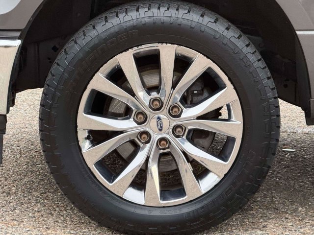 Used 2017 Ford F150 XLT w/ Equipment Group 302A Luxury AWD/4WD image 9