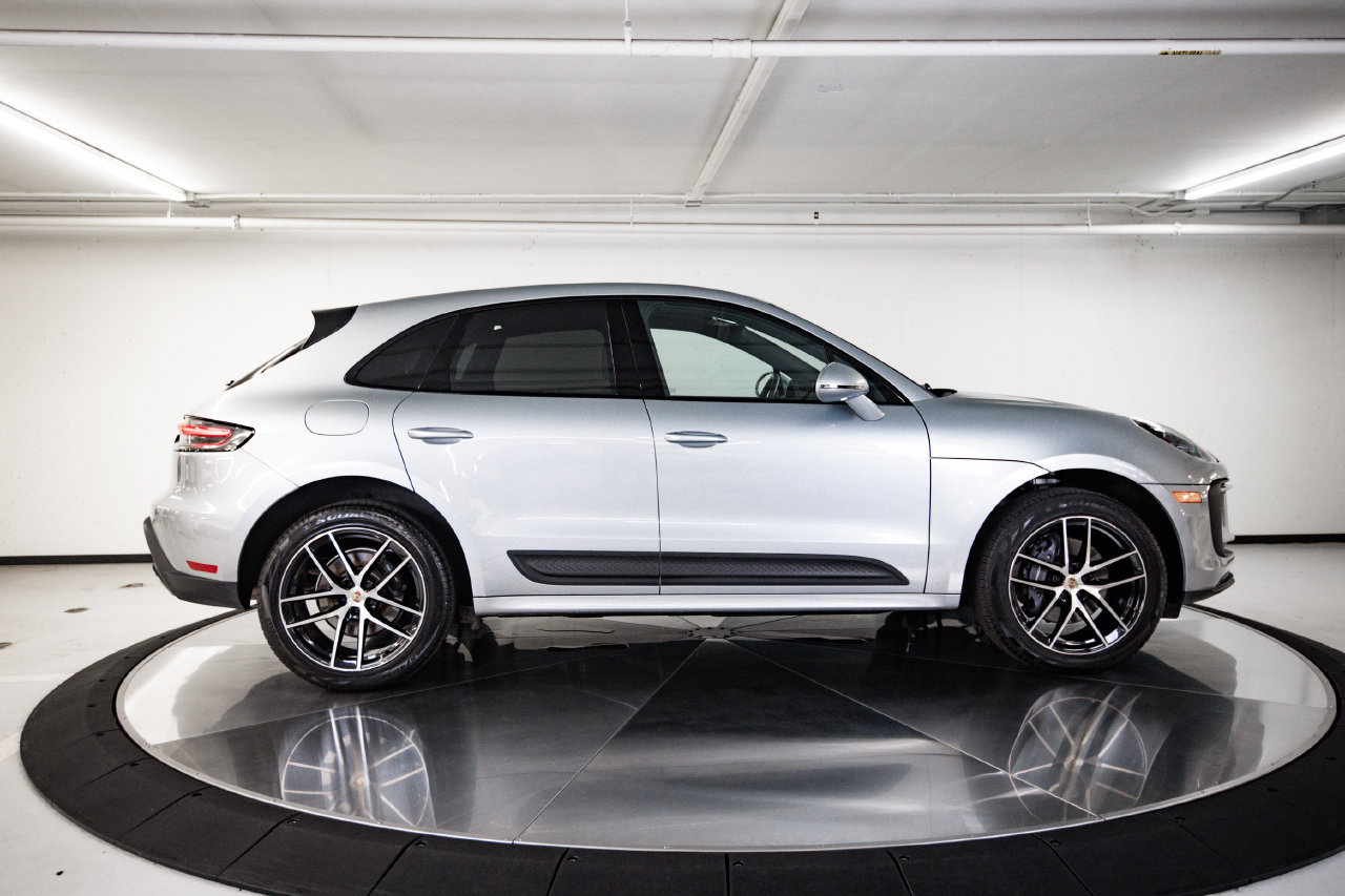 Certified 2023 Porsche Macan AWD/4WD image 8