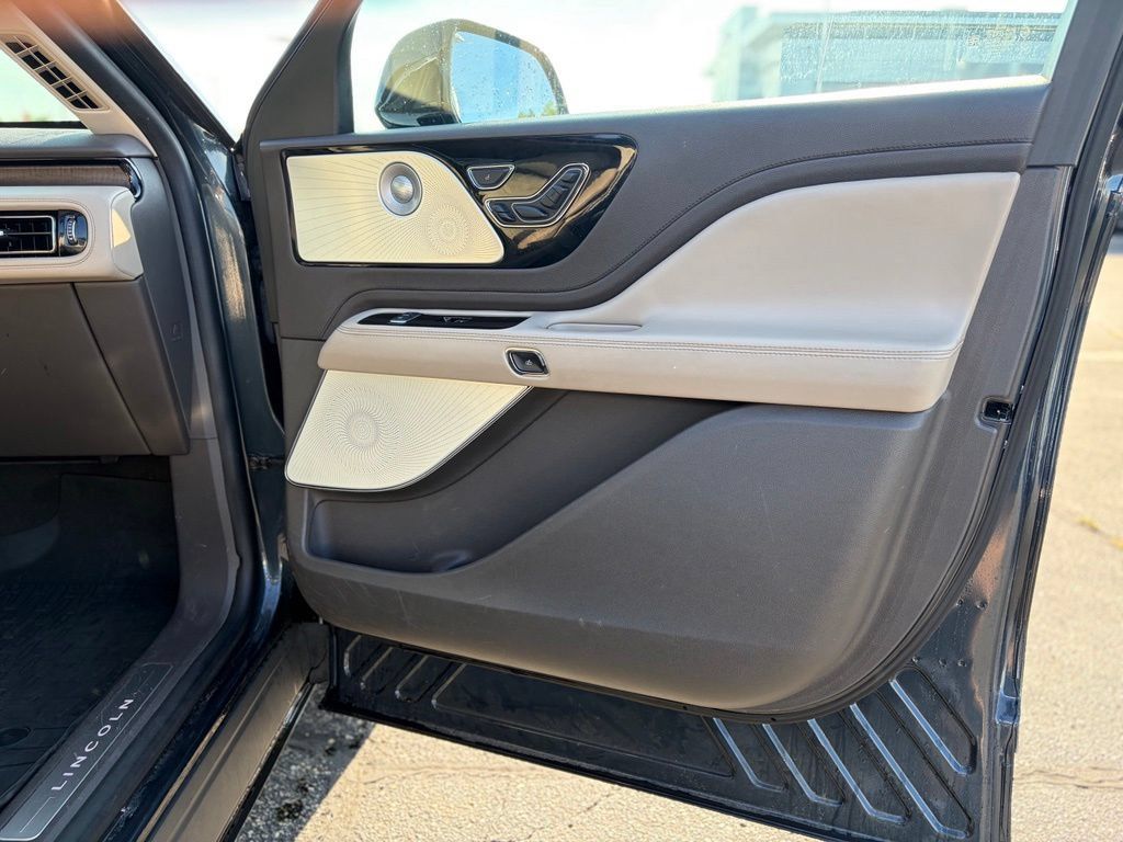Certified 2023 Lincoln Aviator Reserve w/ Equipment Group 201A AWD/4WD image 19