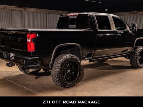 Used 2021 Chevrolet Silverado 2500 LTZ w/ LTZ Plus Package image 9