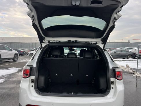 Used 2025 Jeep Compass Limited image 32