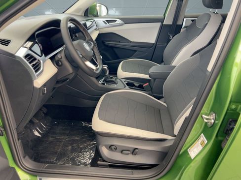 New 2026 Volkswagen Taos SE image 5