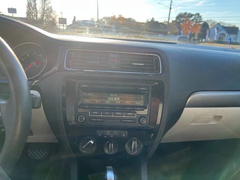 Used 2015 Volkswagen Jetta TDI S image 19