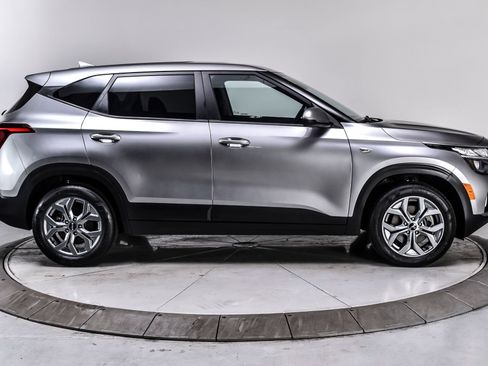 Used 2024 Kia Seltos LX AWD/4WD image 7