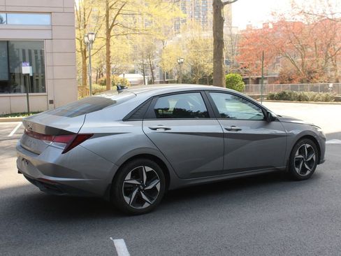 Used 2023 Hyundai Elantra SEL w/ Convenience Package FWD image 7
