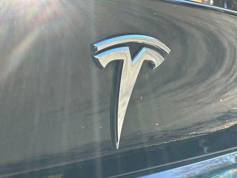 Used 2022 Tesla Model X image 34