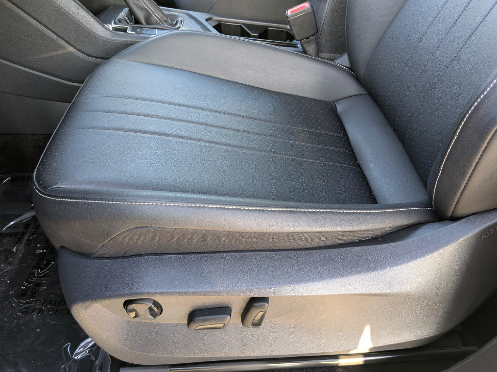 Certified 2023 Volkswagen Tiguan SE R-Line FWD image 19