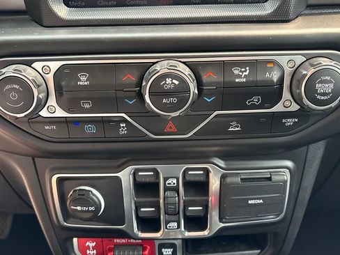 Used 2023 Jeep Wrangler Unlimited Rubicon 4xe AWD/4WD image 31