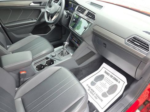Used 2022 Volkswagen Tiguan SE AWD/4WD image 18