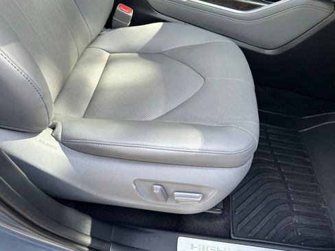 Used 2021 Toyota Highlander Limited image 39