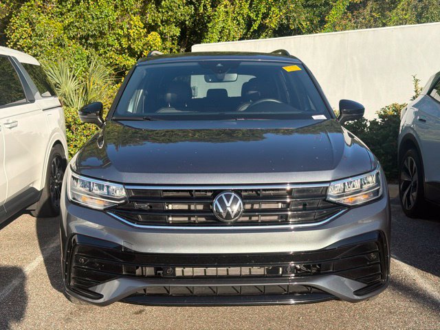 Used 2024 Volkswagen Tiguan SE R-Line FWD image 2