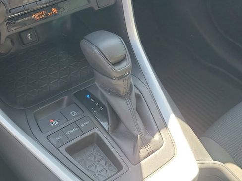 Used 2022 Toyota RAV4 LE image 19