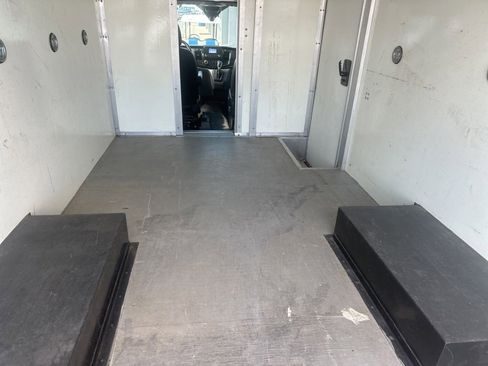 Used 2022 Ford Transit 350 DRW RWD image 13