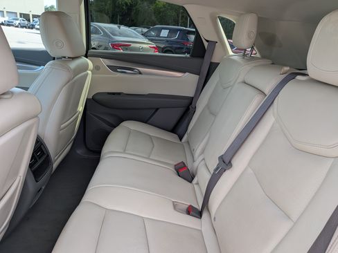 Used 2017 Cadillac XT5 Premium Luxury AWD/4WD image 16