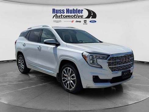 Used 2024 GMC Terrain Denali w/ Denali Premium Package AWD/4WD image 9