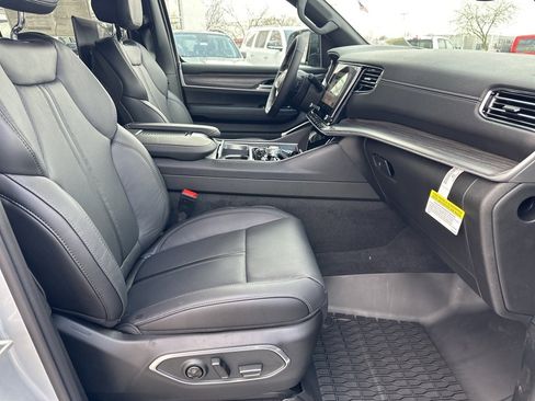 New 2024 Jeep Wagoneer Series III w/ Rear Seat Video Group 1 image 23